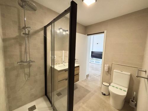 Bilik mandi di Apartamentos & SPA Torres de San Juan