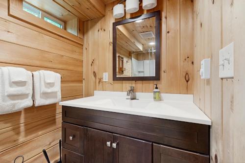 Bilik mandi di Easton Escape a notch above
