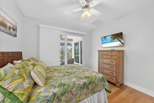 a bedroom with a bed and a ceiling fan at Sea Oats Oasis in Sanibel