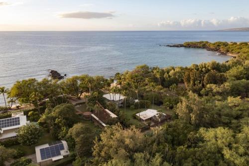 an aerial view of the house and the ocean at Hui Pu in Waikoloa