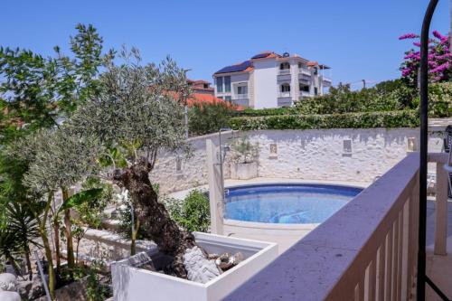 Luxury Villa Karla next to Beach on Island Brač