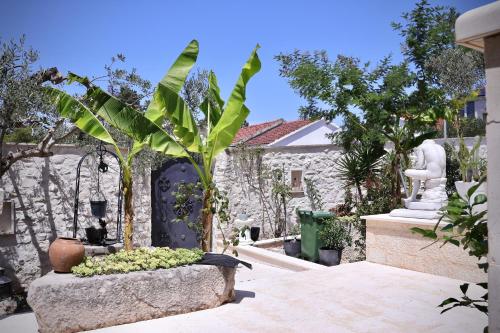 Luxury Villa Karla next to Beach on Island Brač