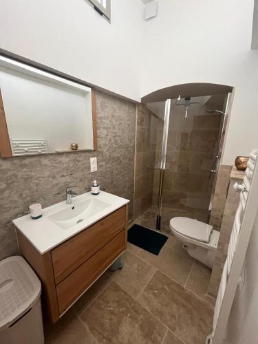 Chez Armand tesisinde bir banyo