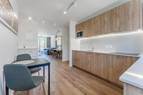 3-bedroom apartment in Playa de las Américas with AC, pool, parking