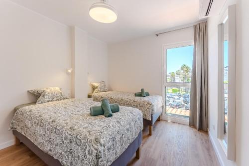 3-bedroom apartment in Playa de las Américas with AC, pool, parking