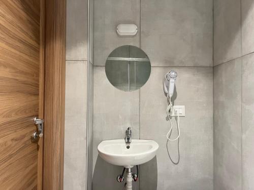A bathroom at Hotel Brivio