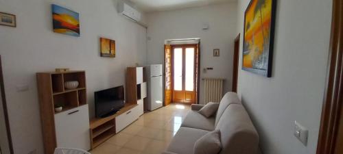 a living room with a couch and a tv at Casa Maria in Peschici
