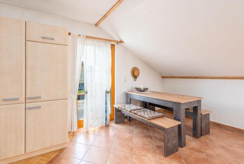 a kitchen with a wooden table and a bench at Appartement Kammblick in Gröbming
