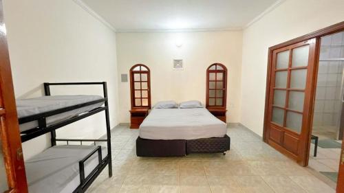 Postel nebo postele na pokoji v ubytování Área de lazer 3 suítes 50 ps