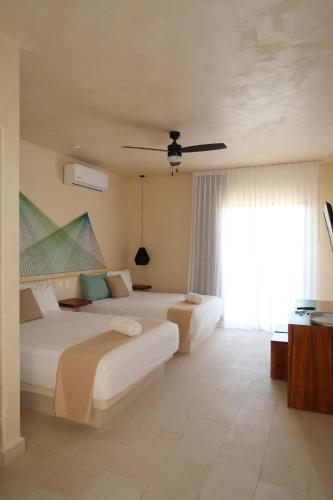 Ein Bett oder Betten in einem Zimmer der Unterkunft Sunsteps casa holbox