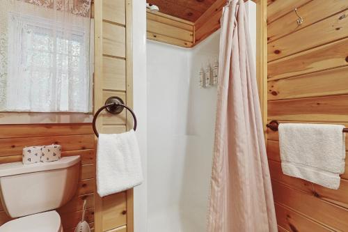 a bathroom with a toilet and a shower at K1 Cottage in Greenville