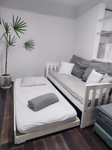 Katil atau katil-katil dalam bilik di Casa em rua de comércio em Ctba