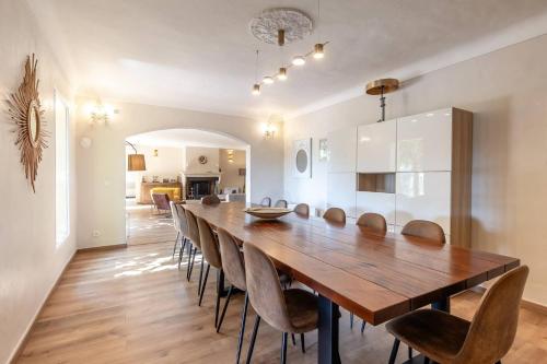 Dapur atau dapur kecil di Le Mas Jorel Luxury Pool Villa with Mountain View