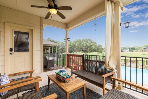 Imagen de la galería de Serene 5br Private Pool Sleeps 10 Pets Allow, en Schertz