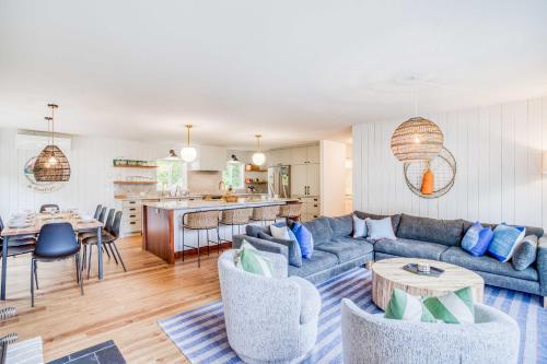 Χώρος καθιστικού στο The NeahKahNie House - Meredith Lodging