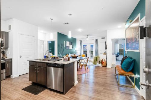 a kitchen with a large island in a room at Modern 2br Pet-friendly Wd Pool&gym Utsa in San Antonio
