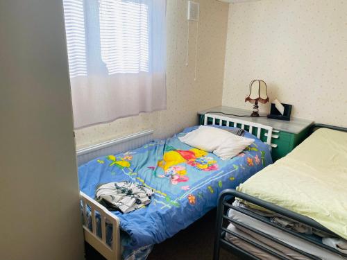 a small bedroom with a bed and a window at Waeil in Huskvarna
