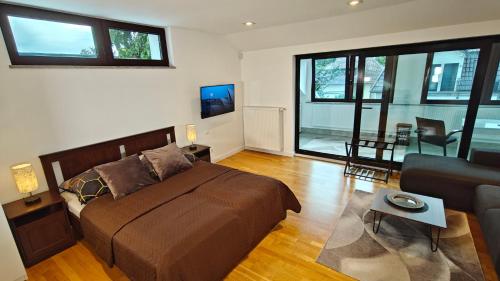3 ROOMS - Zimmervermietung nähe Flughafen BER - gratis WLAN, Parken & Netflix photo 32