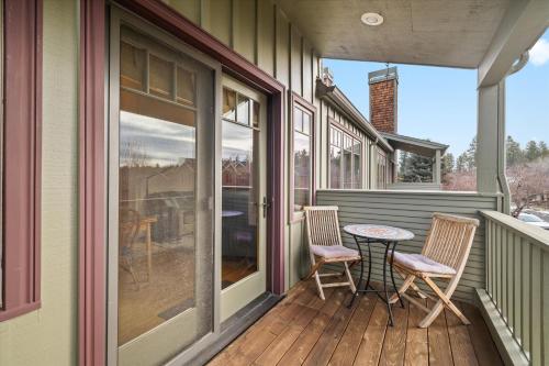 Balkoni atau teres di Walk to Downtown Sisters - 2BDR - Perfect Location