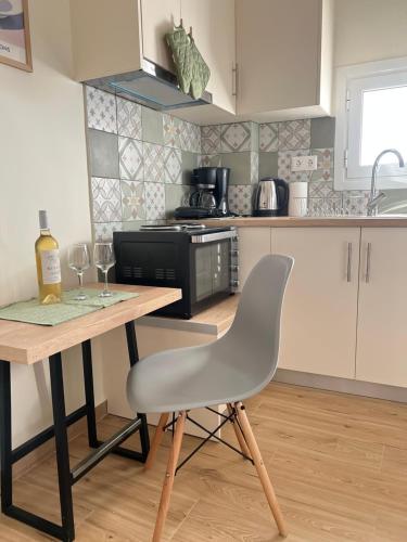 Athenian Loft with urban view!