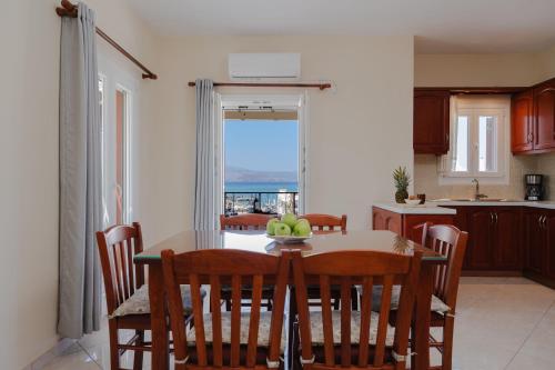 Η κουζίνα ή μικρή κουζίνα στο Stella's Villa ' 80sqm Sea View Apartment ' 50m from beach