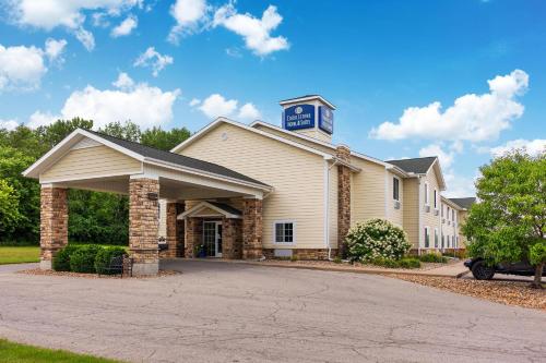 a building with a sign on top of it at Cobblestone Hotel & Suites - Knoxville in Knoxville