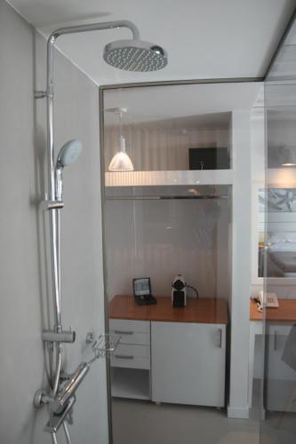 Una cocina o zona de cocina en Lindos Comfy Suites