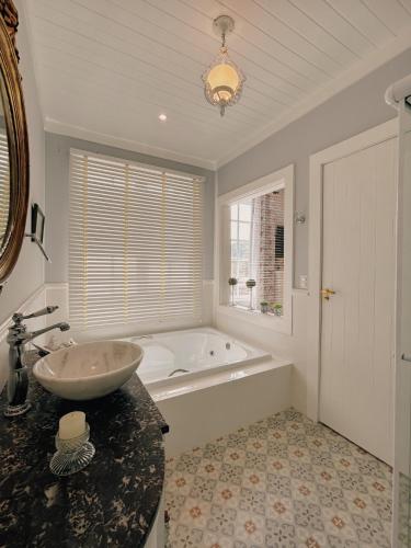 a bathroom with a sink and a bath tub at La Belle Provence in Itaipava