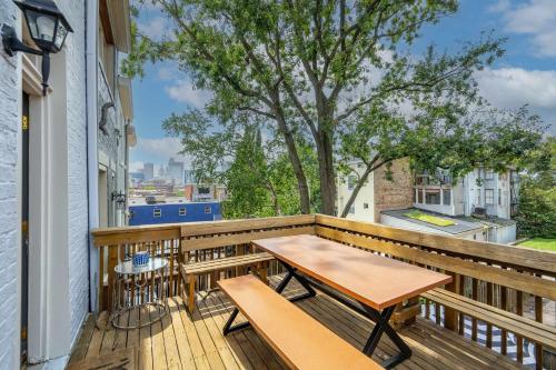 Μπαλκόνι ή βεράντα στο Mansfield Retreat - A Chic Downtown Experience