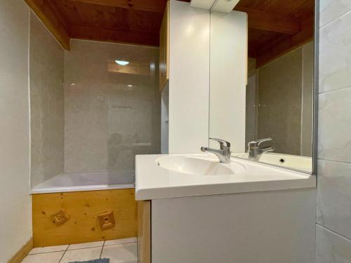 Les Menuires : Duplex 4 Pièces 8/10 pers, Wifi, Casier à Skis - FR-1-452-83