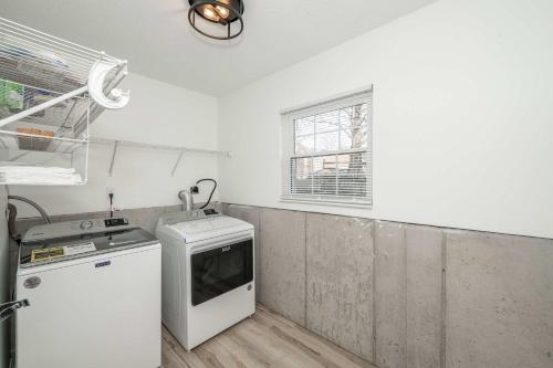 Una cocina o cocineta en Walton Arkside Oasis