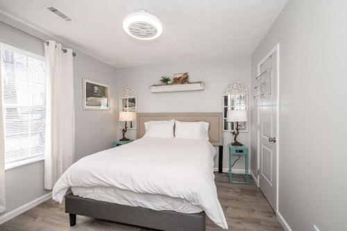 a bedroom with a white bed and a window at Arkstone Retreat 3 in Williamstown