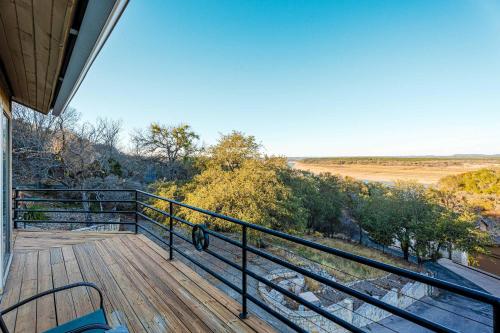 Μπαλκόνι ή βεράντα στο 5br Home w Pool and a View