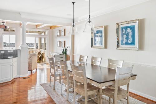 a dining room with a table and chairs at Hidden Paradise - Coastal Views in Ocean View