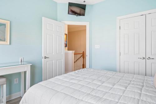 a bedroom with a large white bed in a room at Hidden Paradise - Coastal Views in Ocean View