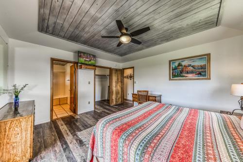 Gallery image of Par Fore The Course: Your Golf-side Getaway in Ruidoso