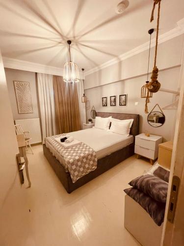 Cozy Living White Tower
