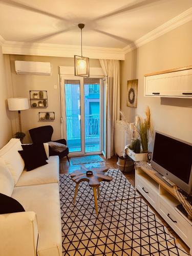 Cozy Living White Tower