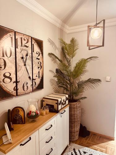 Cozy Living White Tower