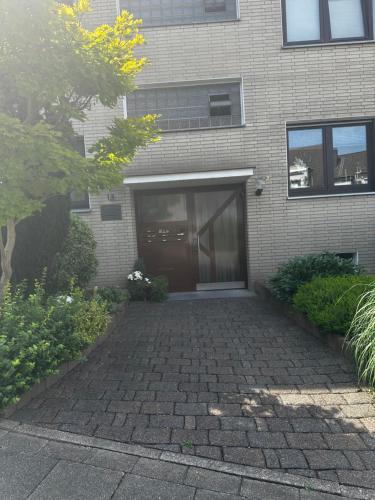 a house with a door and a brick driveway at Schönes Apartment 1,5 Zimmer mit Balkon in Frintrop Essen in Essen