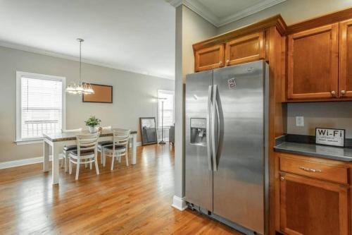 Η κουζίνα ή μικρή κουζίνα στο Large 4 bedroom - 8 beds - Pet Friendly