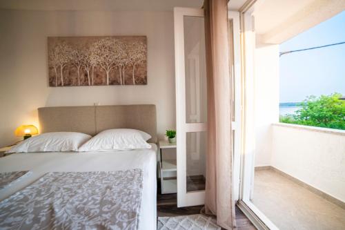 Ένα ή περισσότερα κρεβάτια σε δωμάτιο στο Apartmani B&S