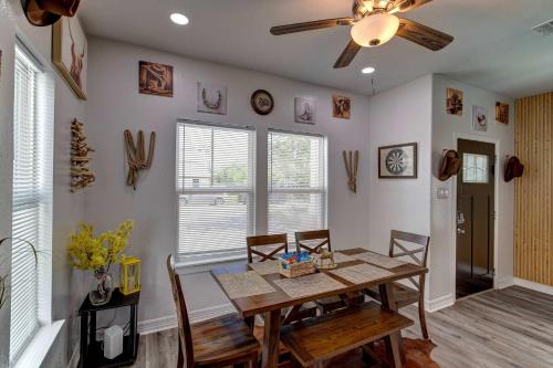 Φωτογραφία από το άλμπουμ του Cowboy Ranch House στο Χιούστον