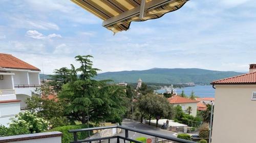 Zentrumsnahes Apartment mit Meerblick, Terrasse
