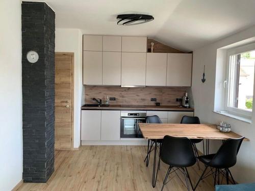 Zentrumsnahes Apartment mit Meerblick, Terrasse