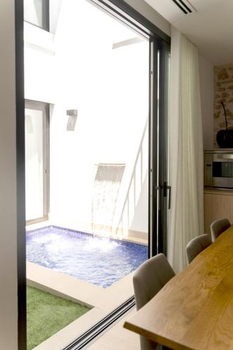 Postel nebo postele na pokoji v ubytování Casa Rural con piscina privada en casco urbano de Náquera Botigueta 25