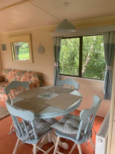 Istumisnurk majutusasutuses The Blue Caravan