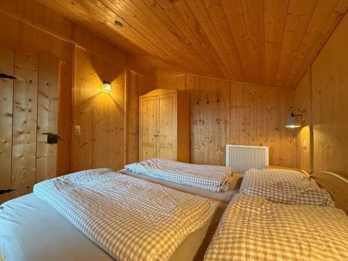 Ένα ή περισσότερα κρεβάτια σε δωμάτιο στο Langegger Alm - Sennerstube