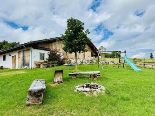 Taman di luar Langegger Alm - Almhütte