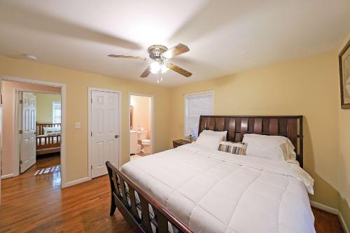 Katil atau katil-katil dalam bilik di Marietta 2BR - Close to Atlanta